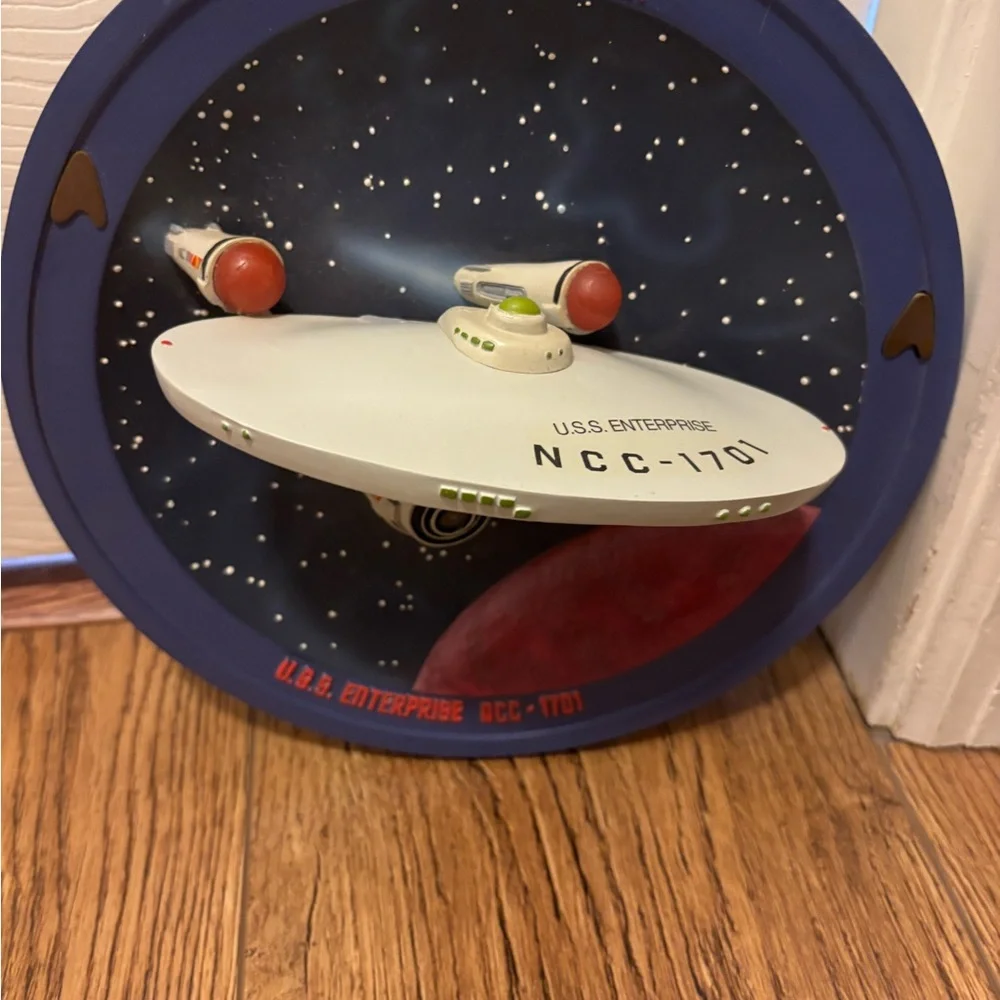 Star Trek USS Enterprise Galaxy Plate